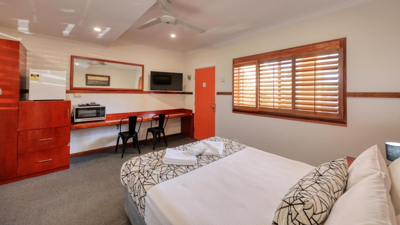 دوبو Across Country Motor Inn المظهر الخارجي الصورة