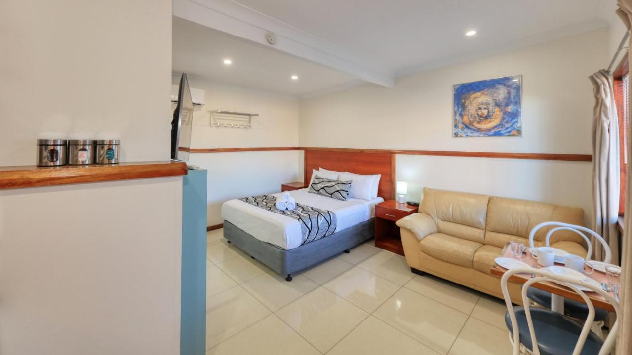 دوبو Across Country Motor Inn المظهر الخارجي الصورة