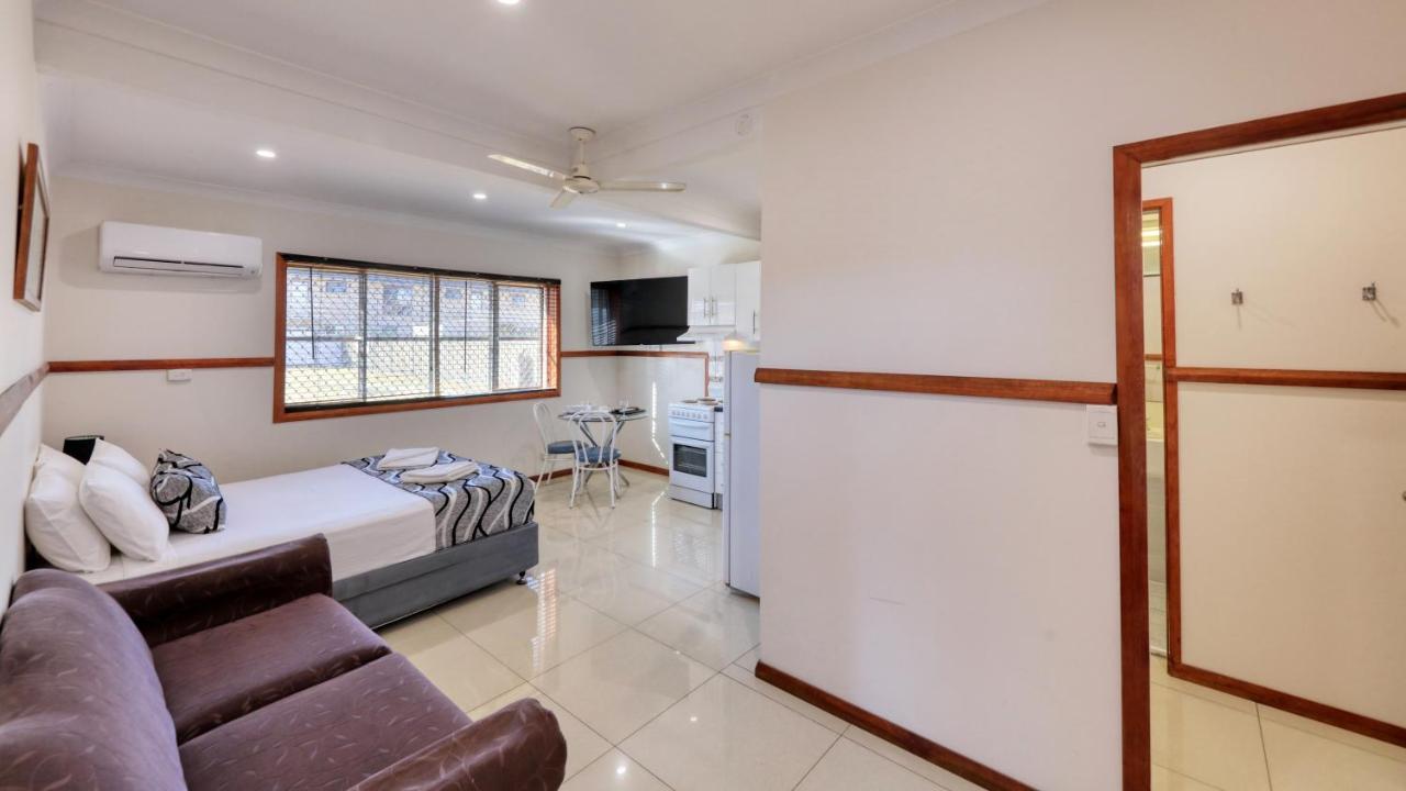 دوبو Across Country Motor Inn المظهر الخارجي الصورة