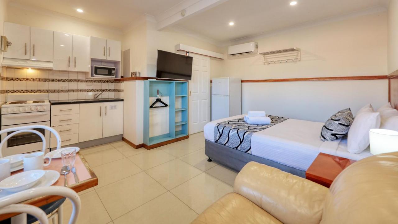 دوبو Across Country Motor Inn المظهر الخارجي الصورة