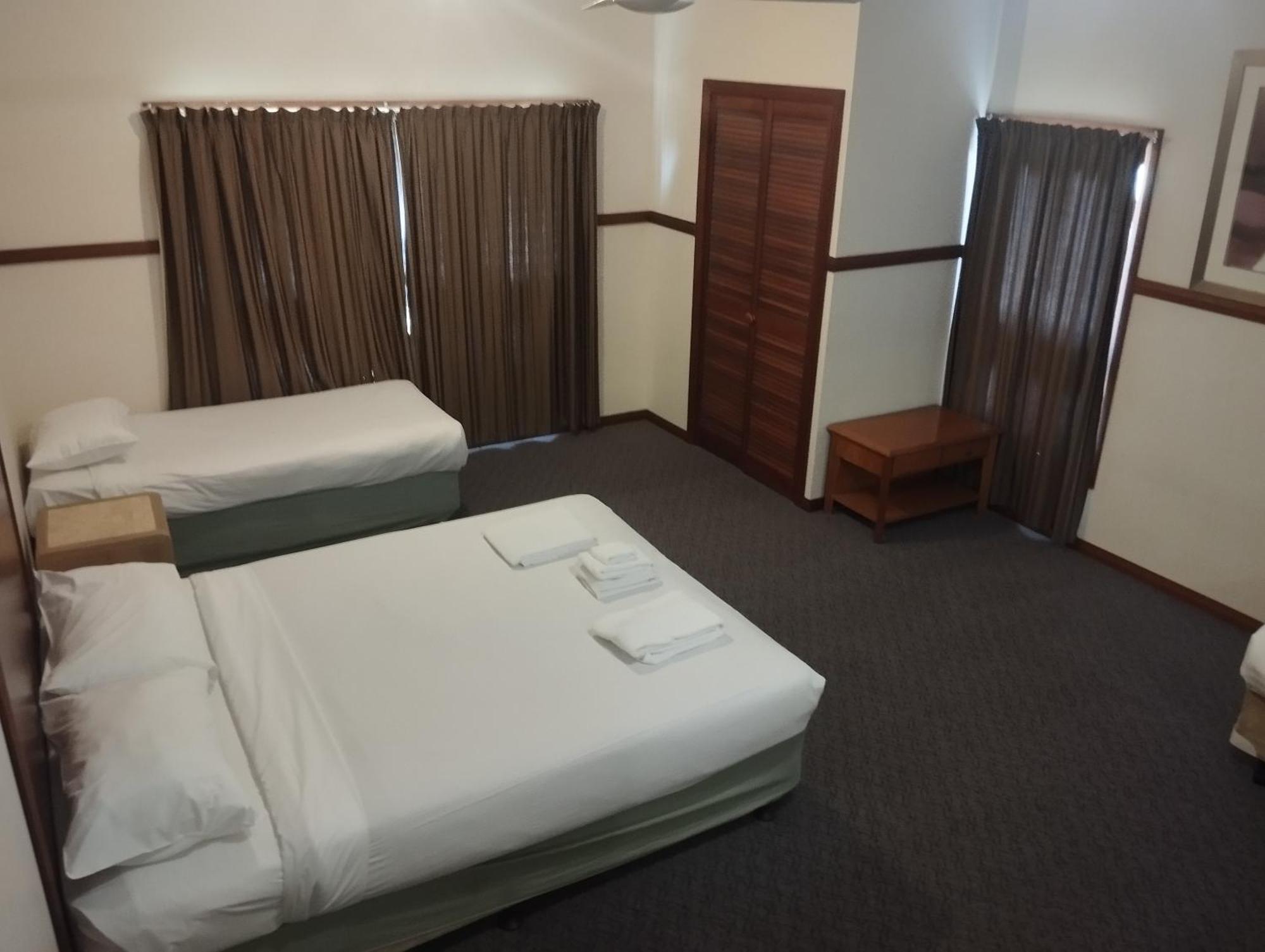 دوبو Across Country Motor Inn المظهر الخارجي الصورة