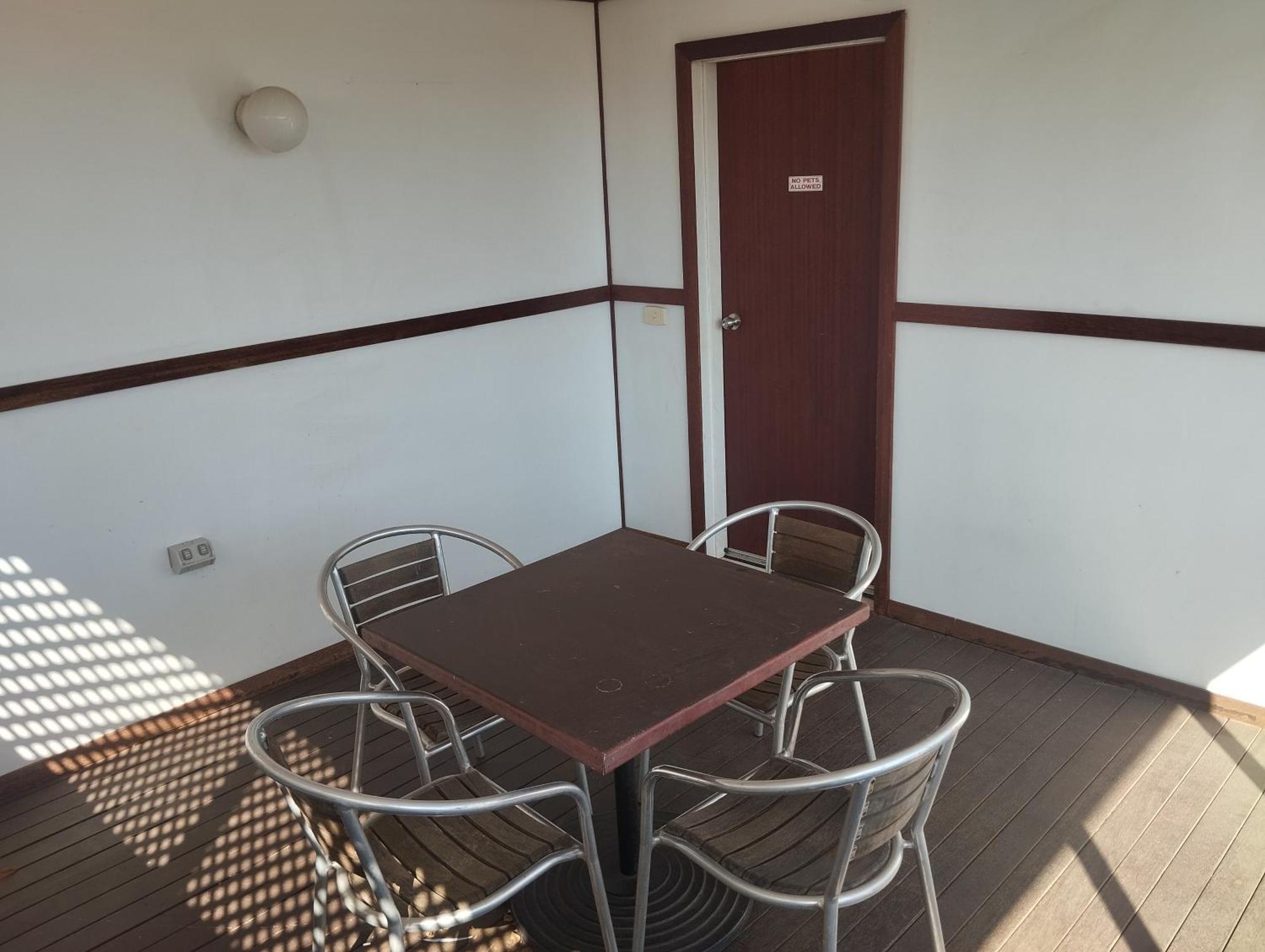 دوبو Across Country Motor Inn المظهر الخارجي الصورة