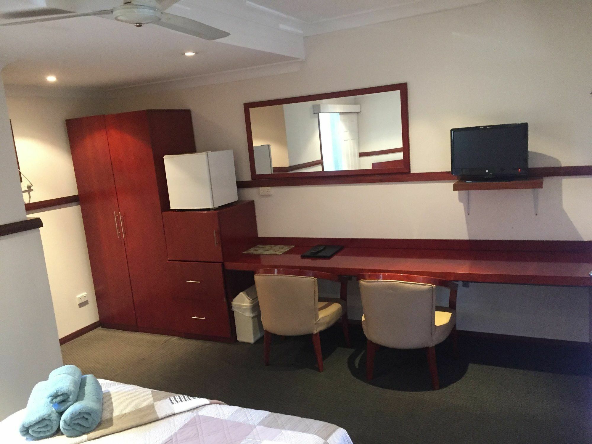 دوبو Across Country Motor Inn المظهر الخارجي الصورة